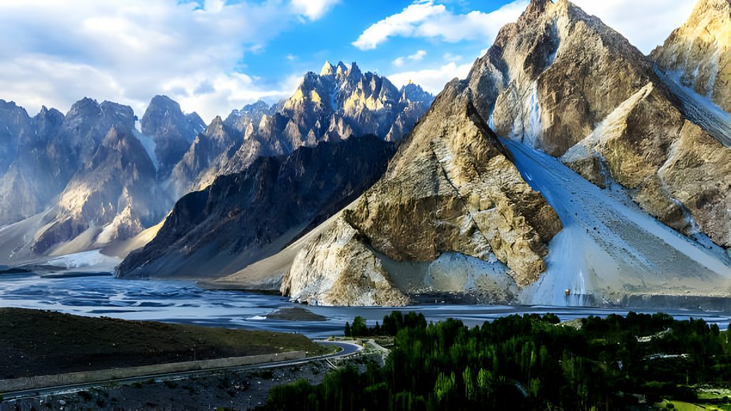 Exploring the Enchanting Beauty of Hunza and Gilgit: A Journey through Northern Pakistan